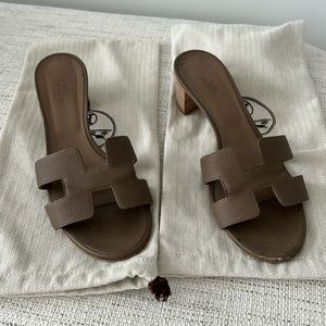 Hermes flip sandals 38.1/2
